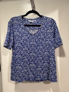 Chico's Blue and White Damask V-Neck Short Sleeve 100% Linen Top
